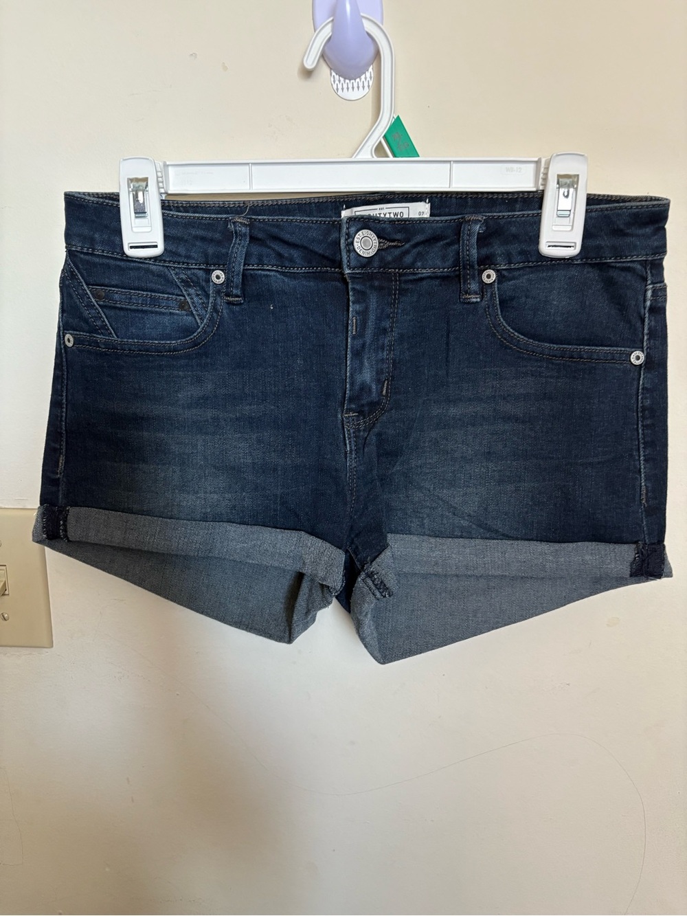 Eightytwo Dark Wash Denim Cuffed Shorts size 7